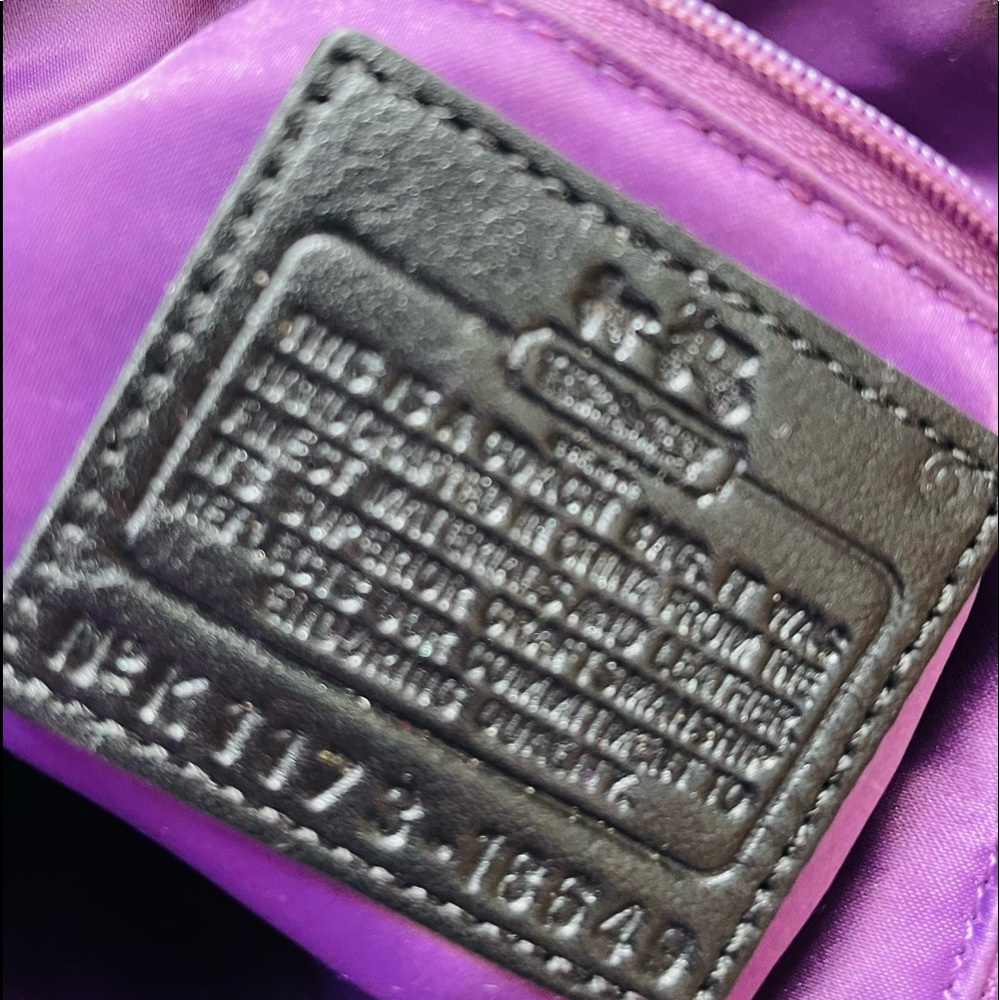 Authentic Signature Coach Bag - Picture 2 of 8